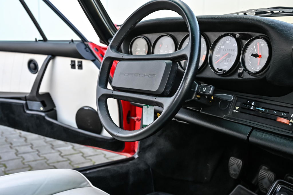 Porsche 911 Carrera 3.2