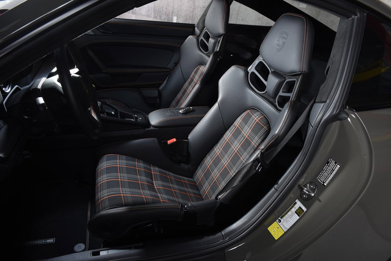 Porsche 992 GT3 Touring