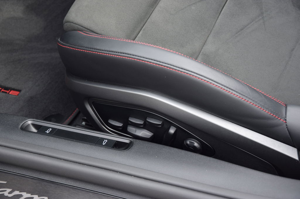 Porsche 992 Carrera GTS