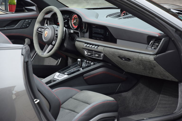 Porsche 992 Carrera GTS