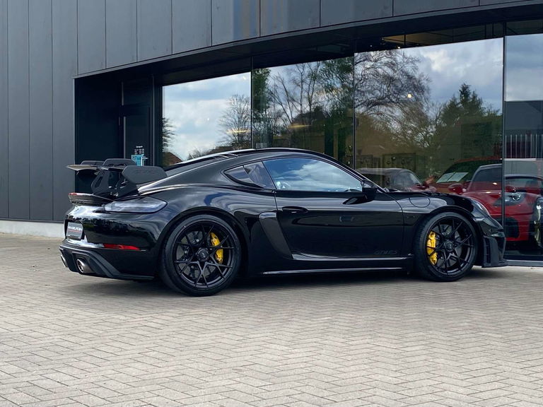 Porsche 718 Cayman GT4 RS