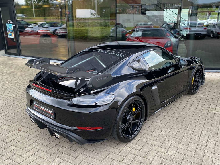 Porsche 718 Cayman GT4 RS