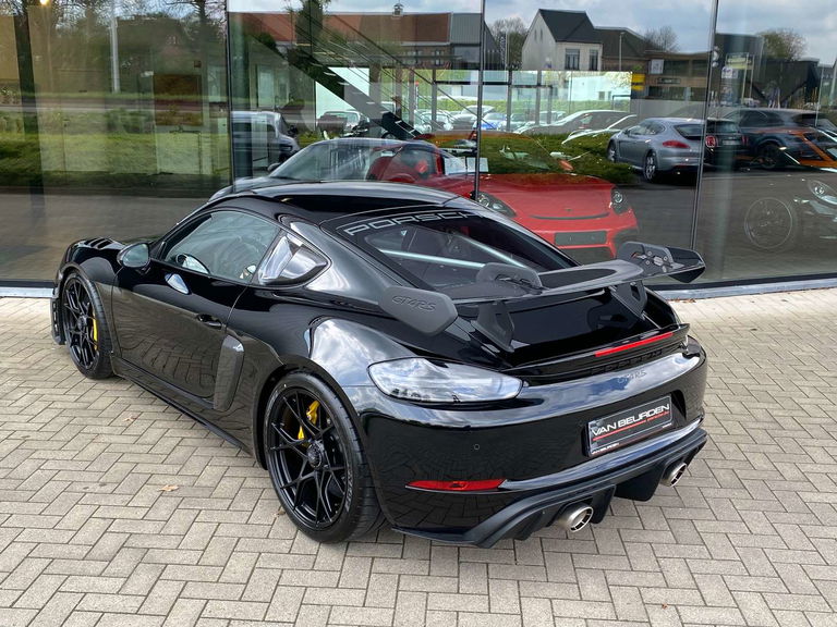 Porsche 718 Cayman GT4 RS