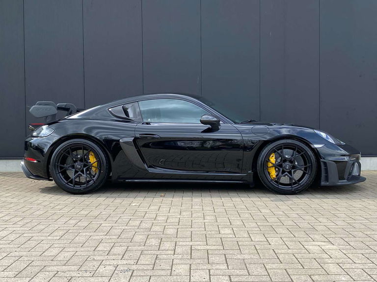 Porsche 718 Cayman GT4 RS