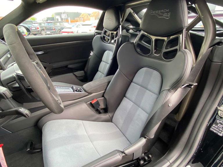 Porsche 718 Cayman GT4 RS