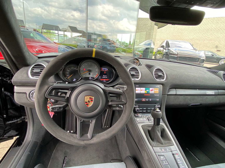 Porsche 718 Cayman GT4 RS