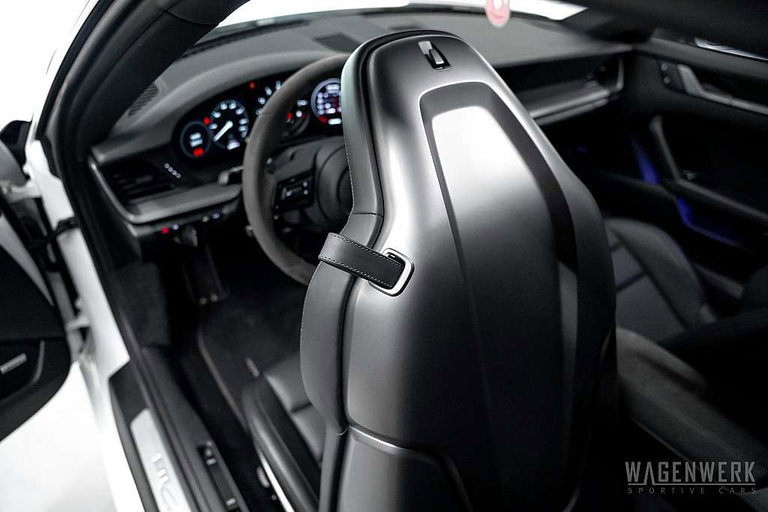 Porsche 992 Carrera