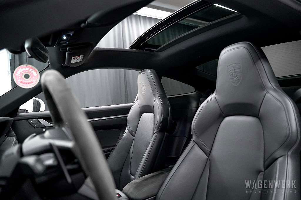 Porsche 992 Carrera