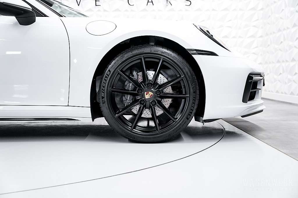 Porsche 992 Carrera