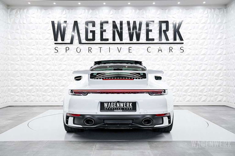 Porsche 992 Carrera