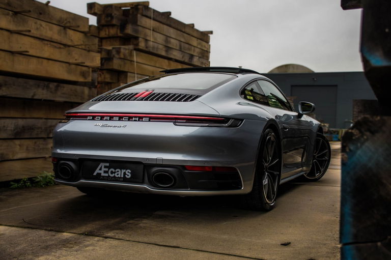 Porsche 992 Carrera 4
