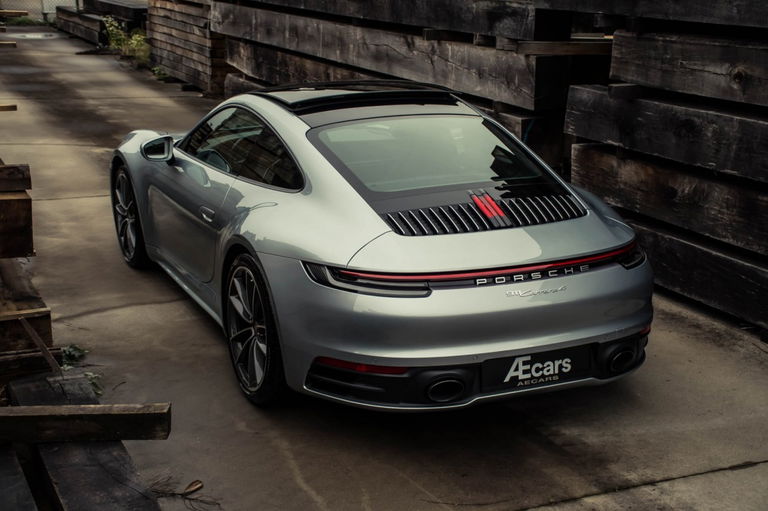 Porsche 992 Carrera 4