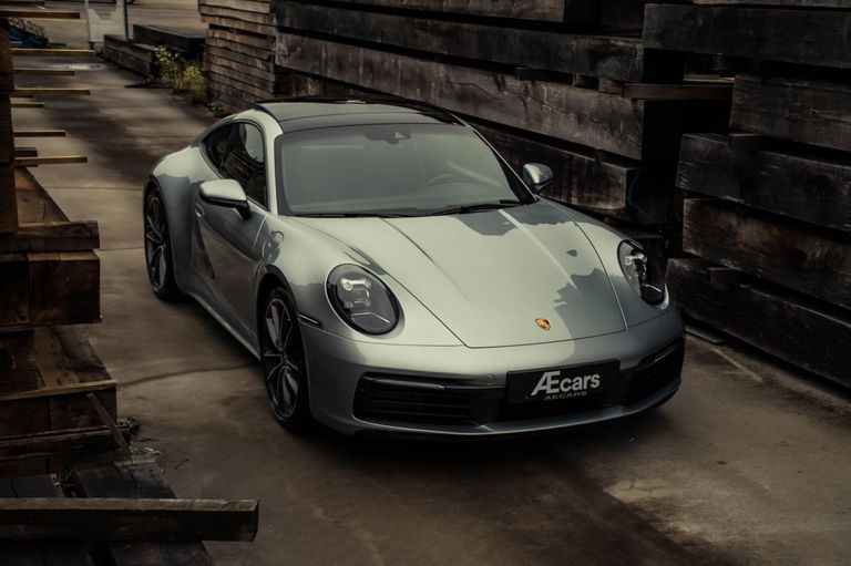 Porsche 992 Carrera 4