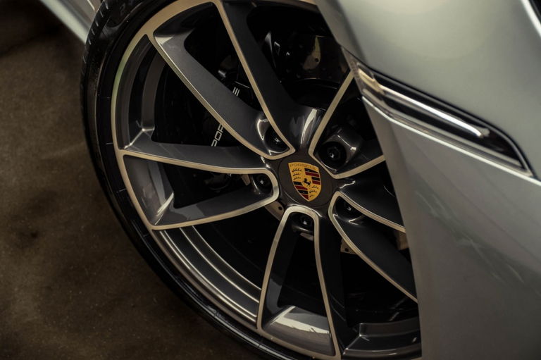 Porsche 992 Carrera 4