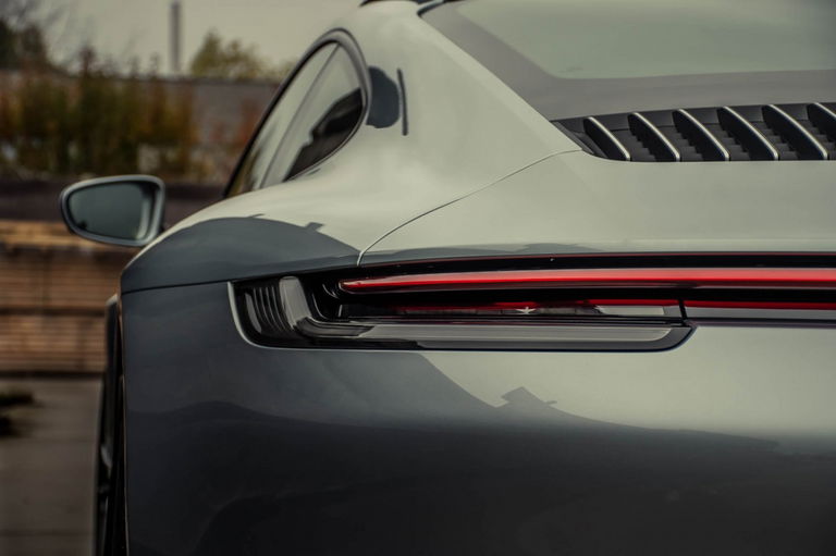 Porsche 992 Carrera 4