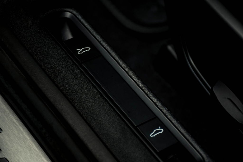 Porsche 992 Carrera 4