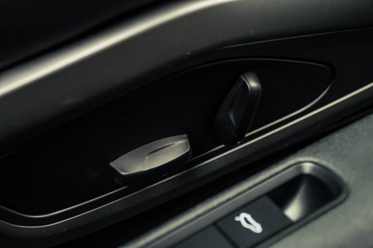 Porsche 992 Carrera 4