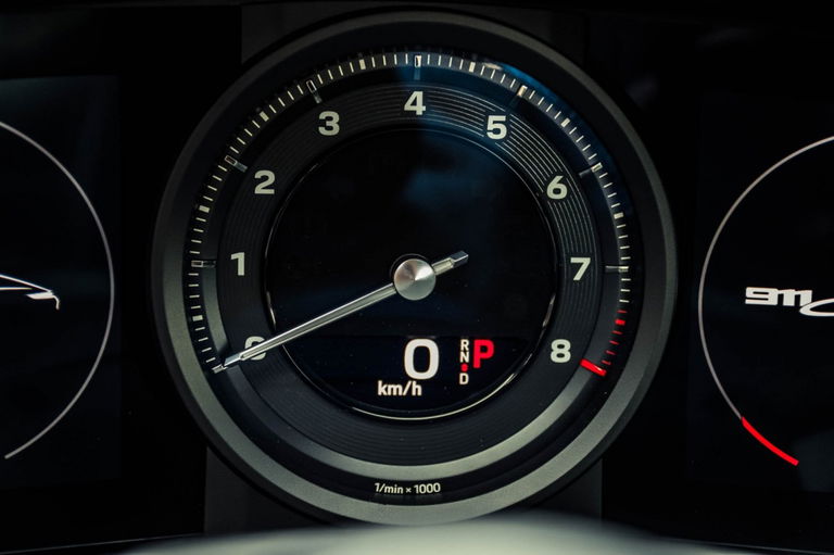 Porsche 992 Carrera 4