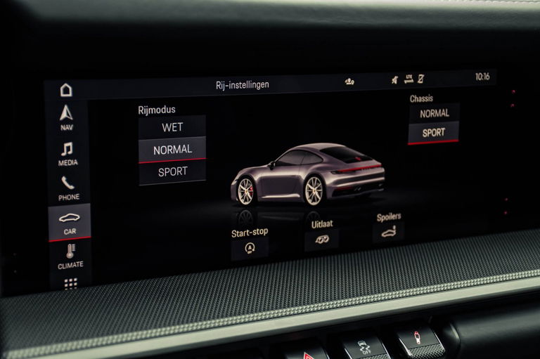 Porsche 992 Carrera 4