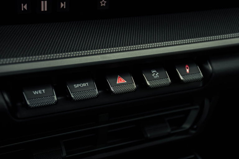 Porsche 992 Carrera 4