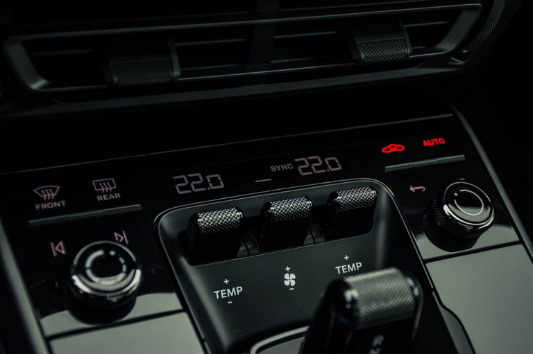 Porsche 992 Carrera 4