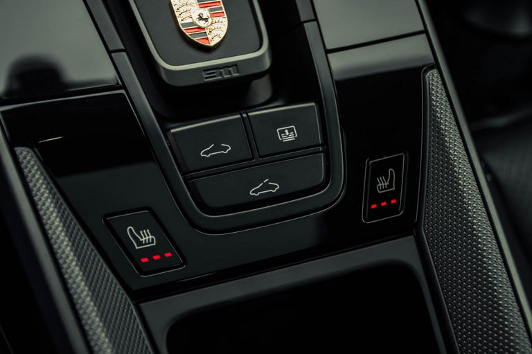 Porsche 992 Carrera 4