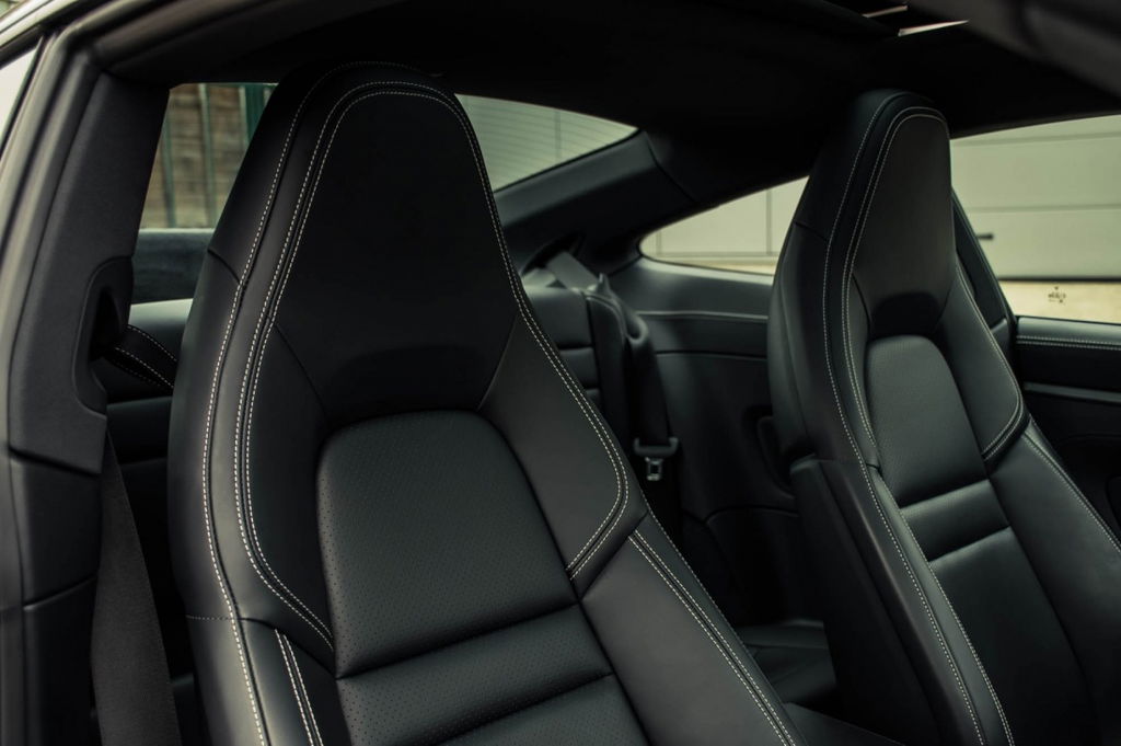 Porsche 992 Carrera 4