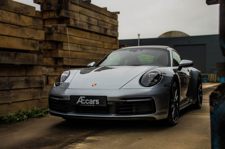 Porsche 992 Carrera 4