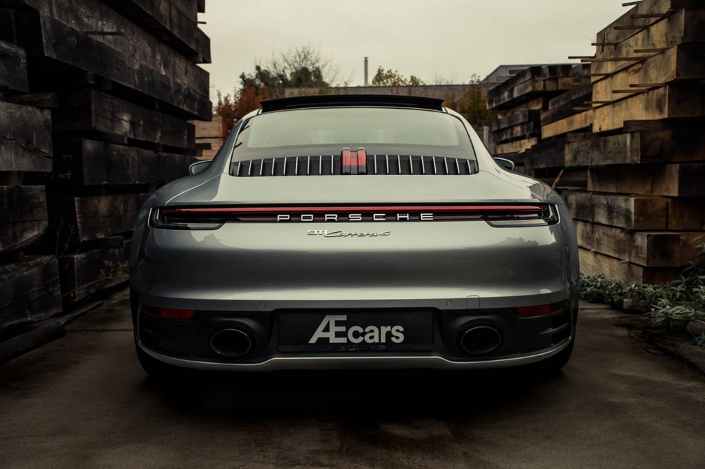 Porsche 992 Carrera 4