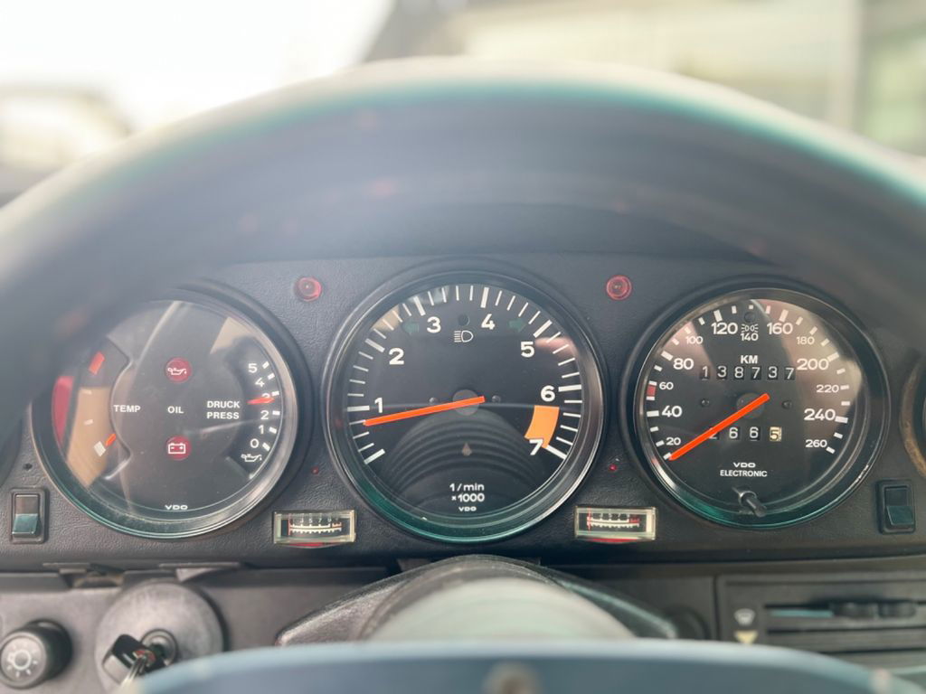 Porsche 911 Carrera 3.2 (US)