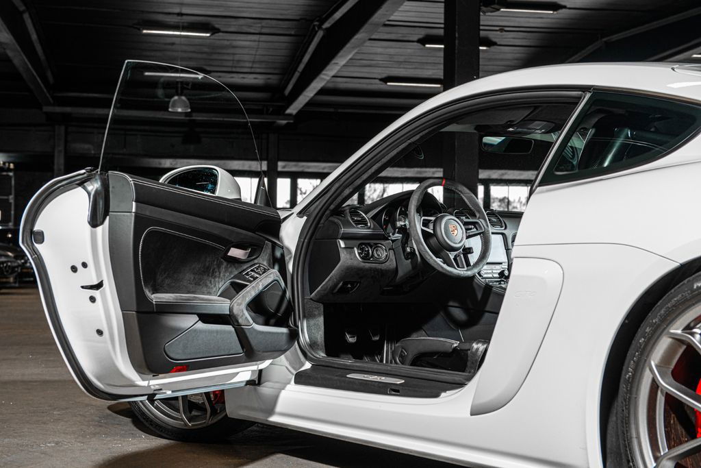 Porsche 718 Cayman GT4