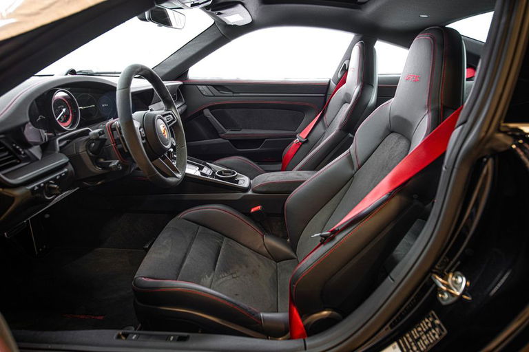 Porsche 992 Carrera GTS