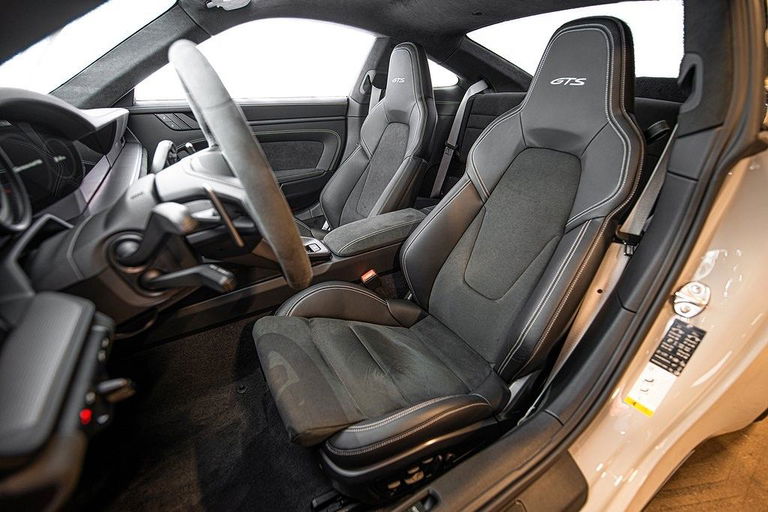 Porsche 992 Carrera 4 GTS