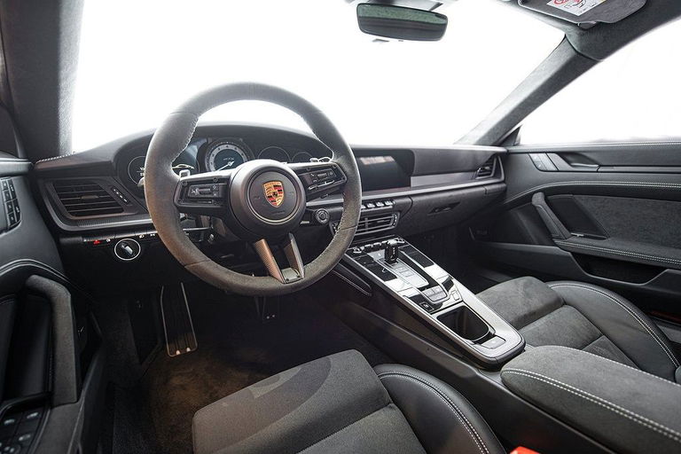 Porsche 992 Carrera 4 GTS