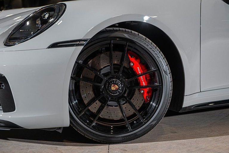 Porsche 992 Carrera 4 GTS