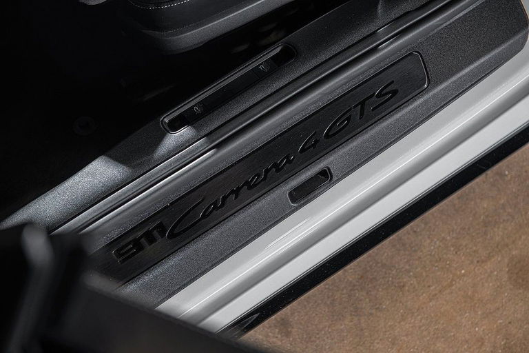 Porsche 992 Carrera 4 GTS