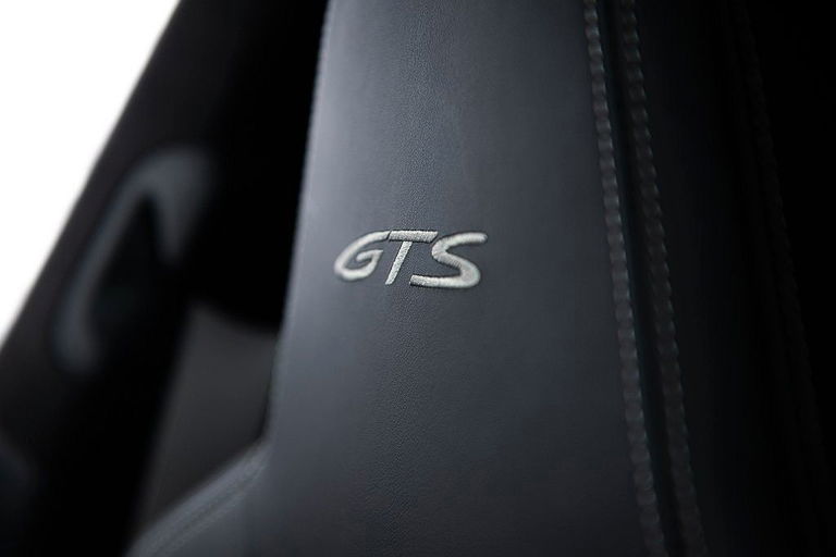 Porsche 992 Carrera 4 GTS