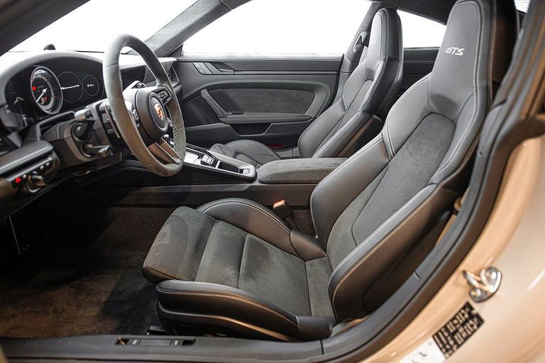 Porsche 992 Carrera 4 GTS