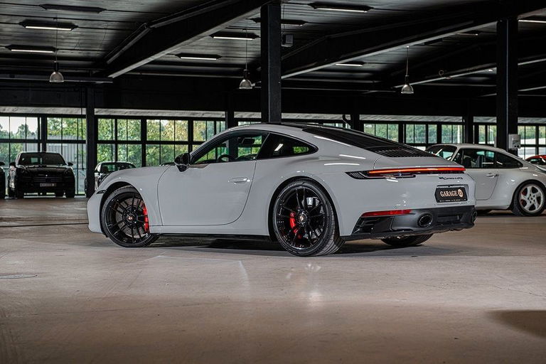 Porsche 992 Carrera 4 GTS