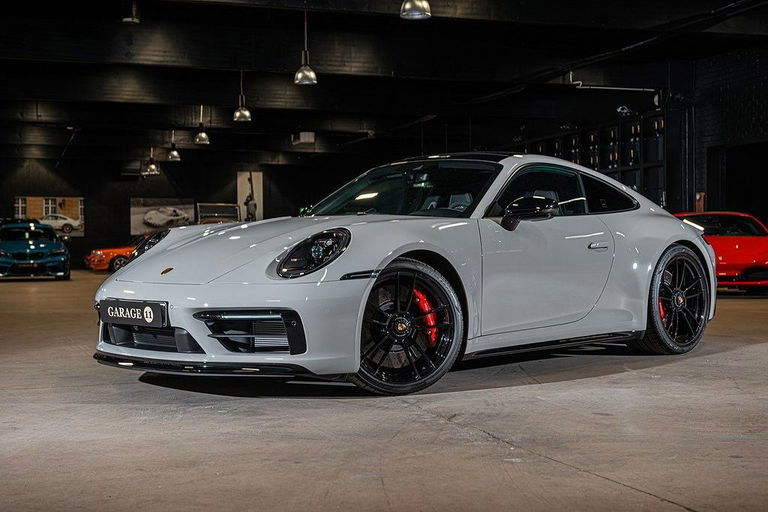 Porsche 992 Carrera 4 GTS
