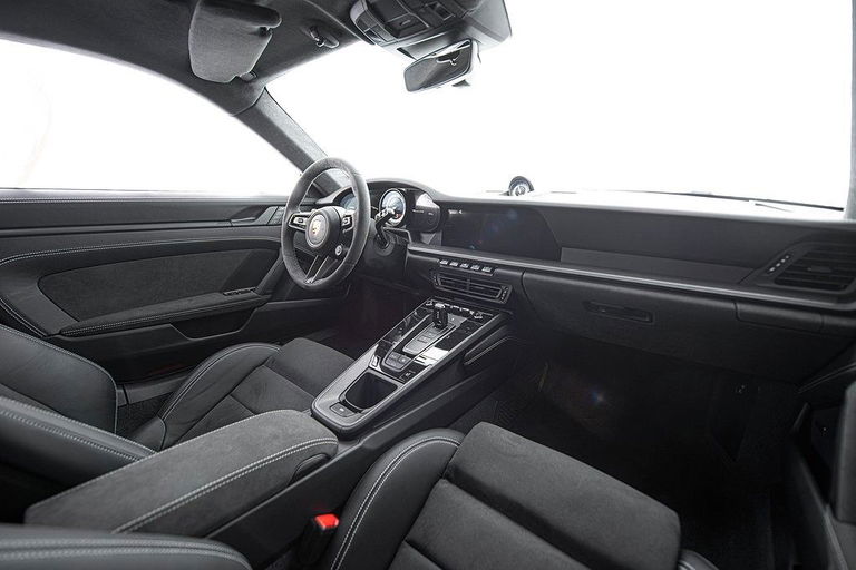 Porsche 992 Carrera 4 GTS