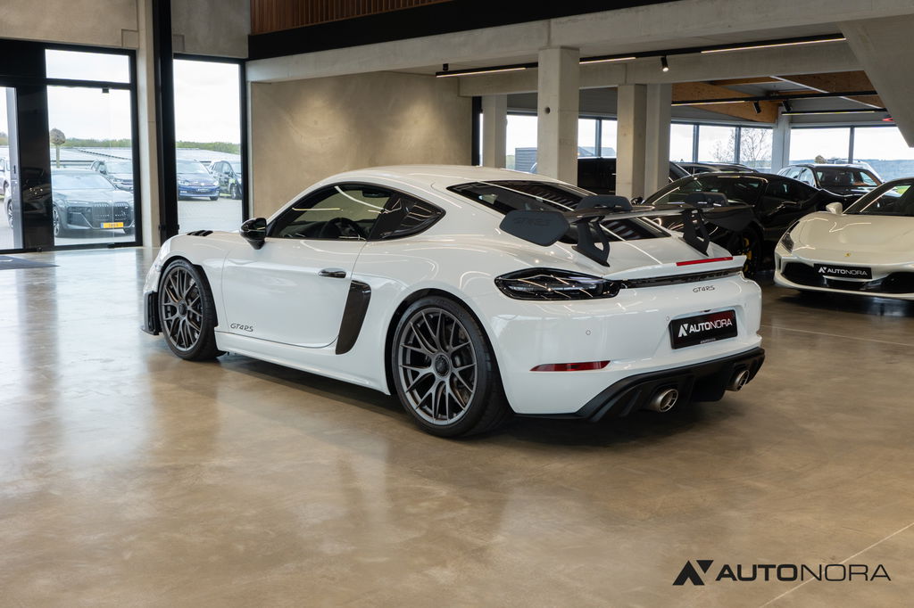 Porsche 718 Cayman GT4 RS