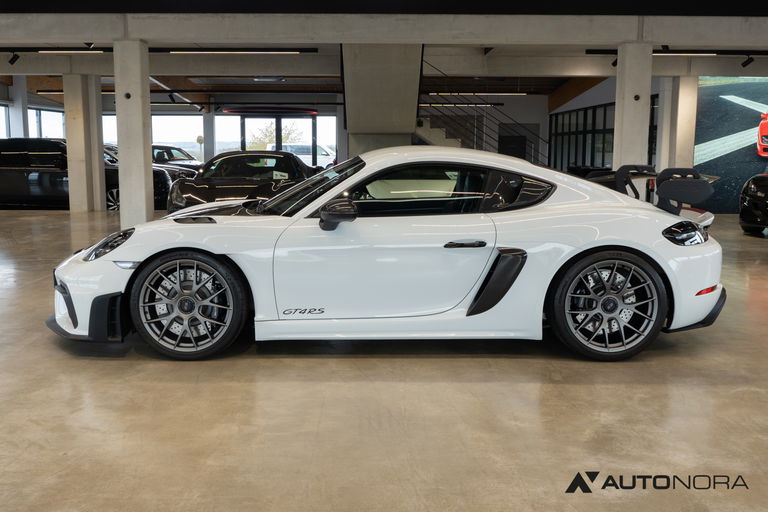 Porsche 718 Cayman GT4 RS
