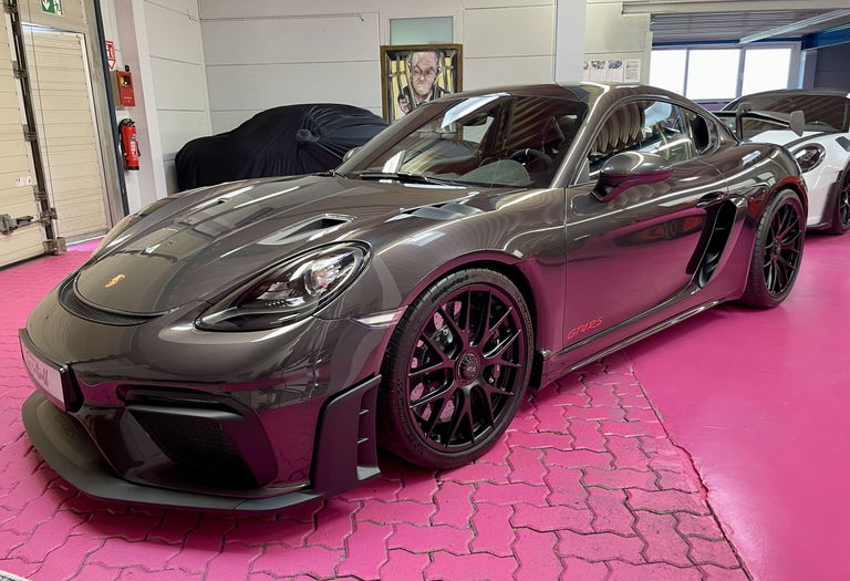 Porsche 718 Cayman GT4 RS