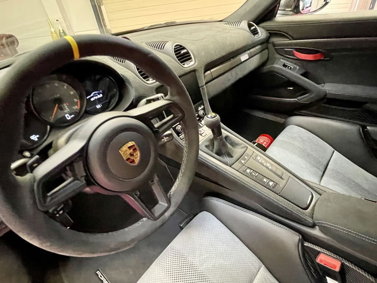 Porsche 718 Cayman GT4 RS