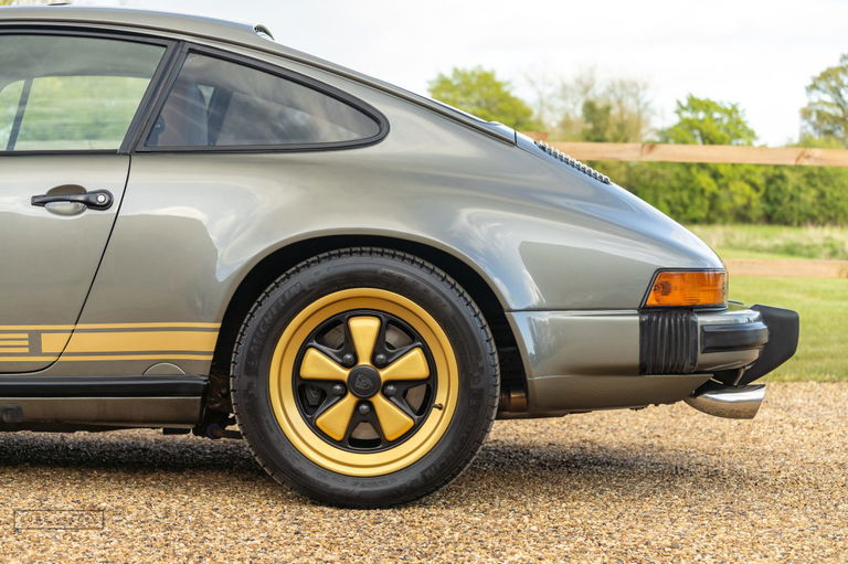 Porsche 911 Carrera 3.2