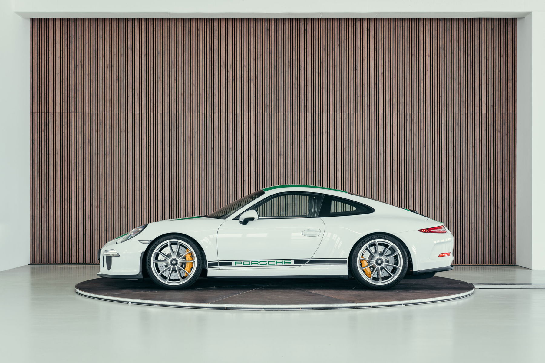 1/43 Porsche 911 R 2016MY ホワイト&レッドストライプ 1/43 Porsche 911 R 2016MY ホワイト&レッドストライプ 1/43