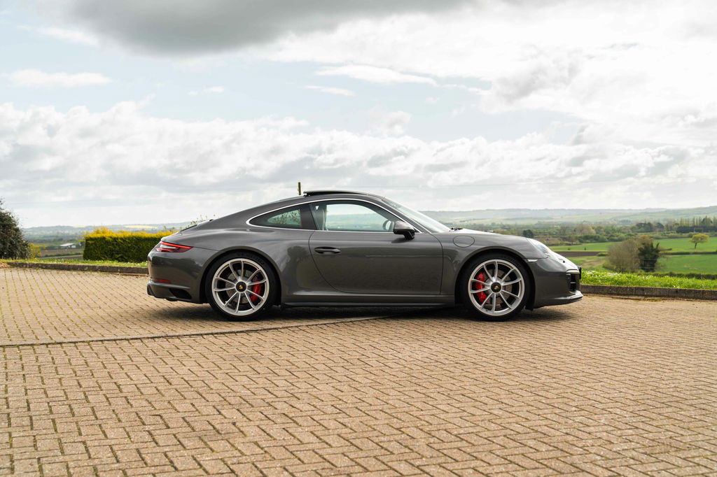 Porsche 991.2 Carrera GTS
