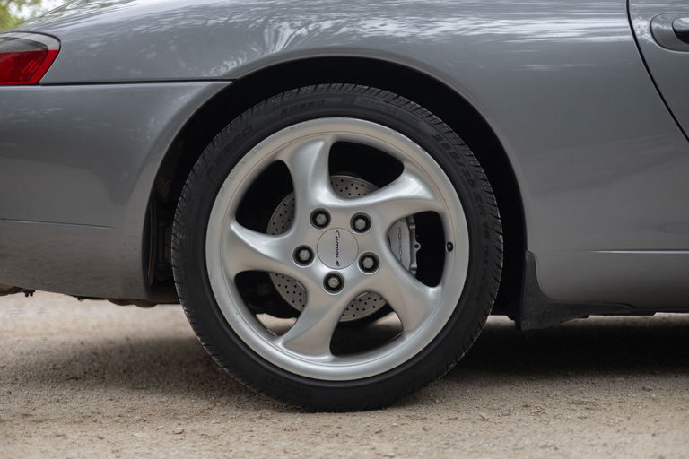 Porsche 996 Carrera 4