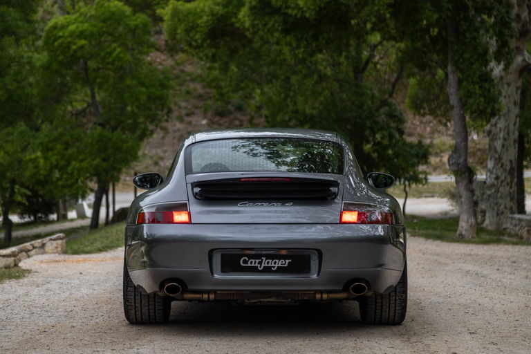 Porsche 996 Carrera 4